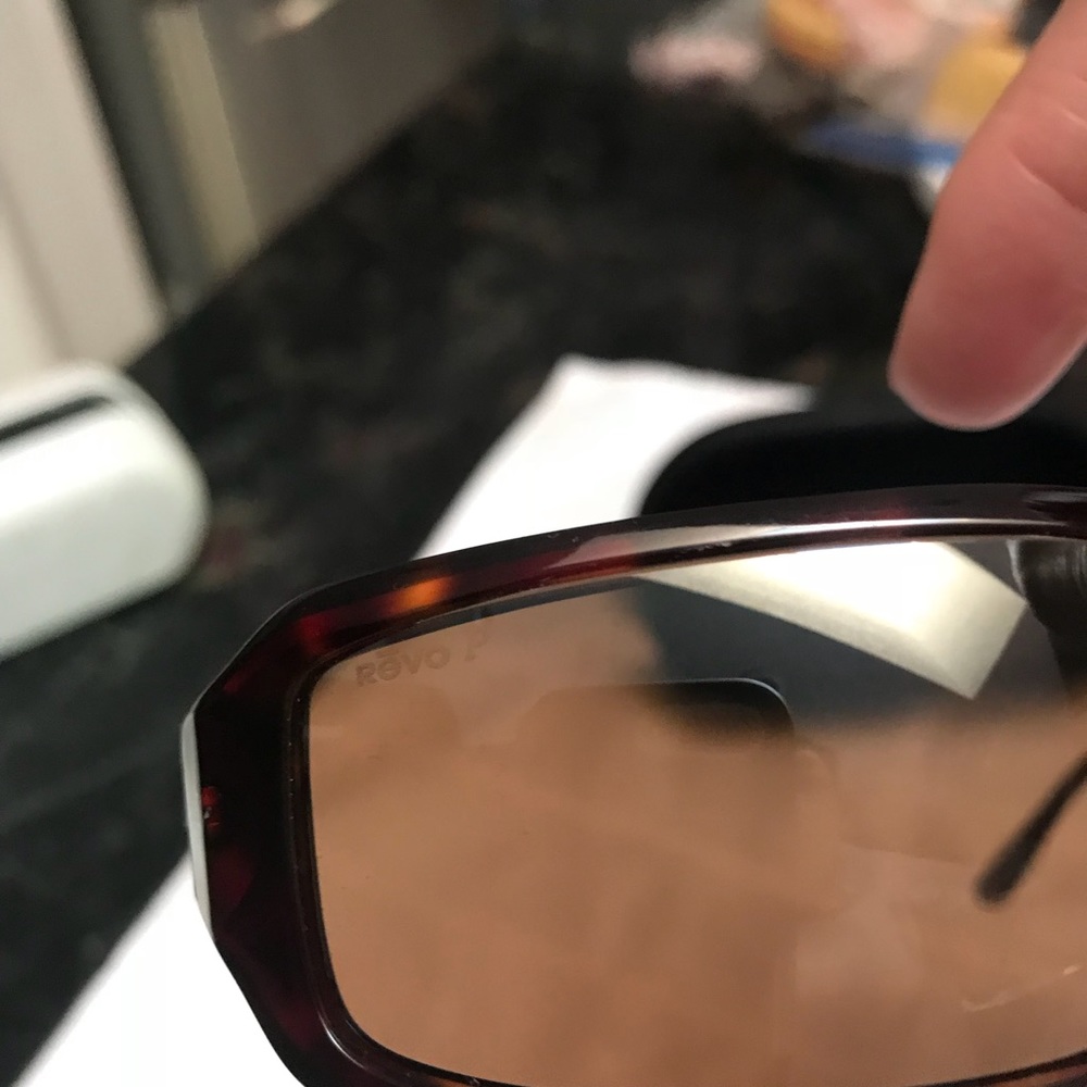 Revo sunglasses - Picture 3 of 5